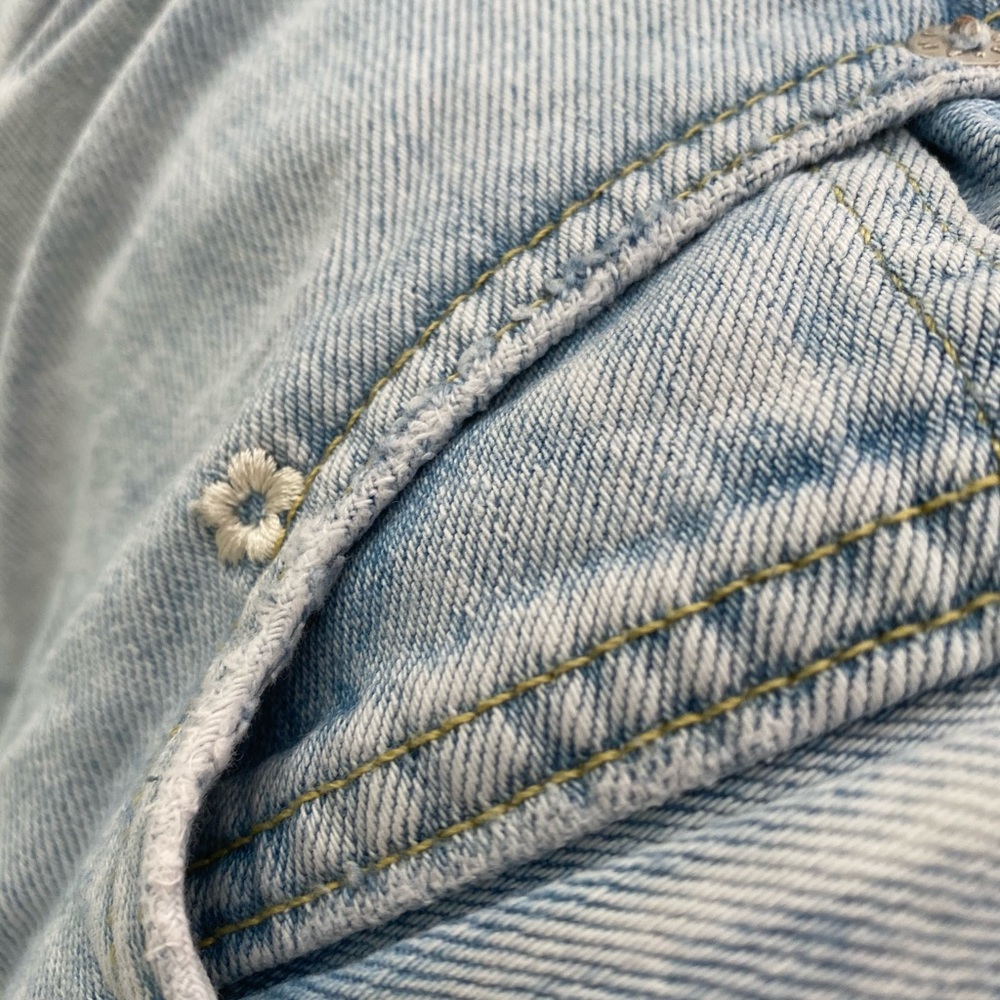 AMO jean shorts with flower detail!